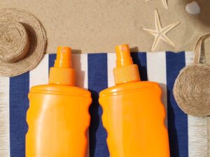 รู้ก่อนใช้ แยกให้ออก ครีมกันแดดแบบ Sunscreen vs Sunblock 